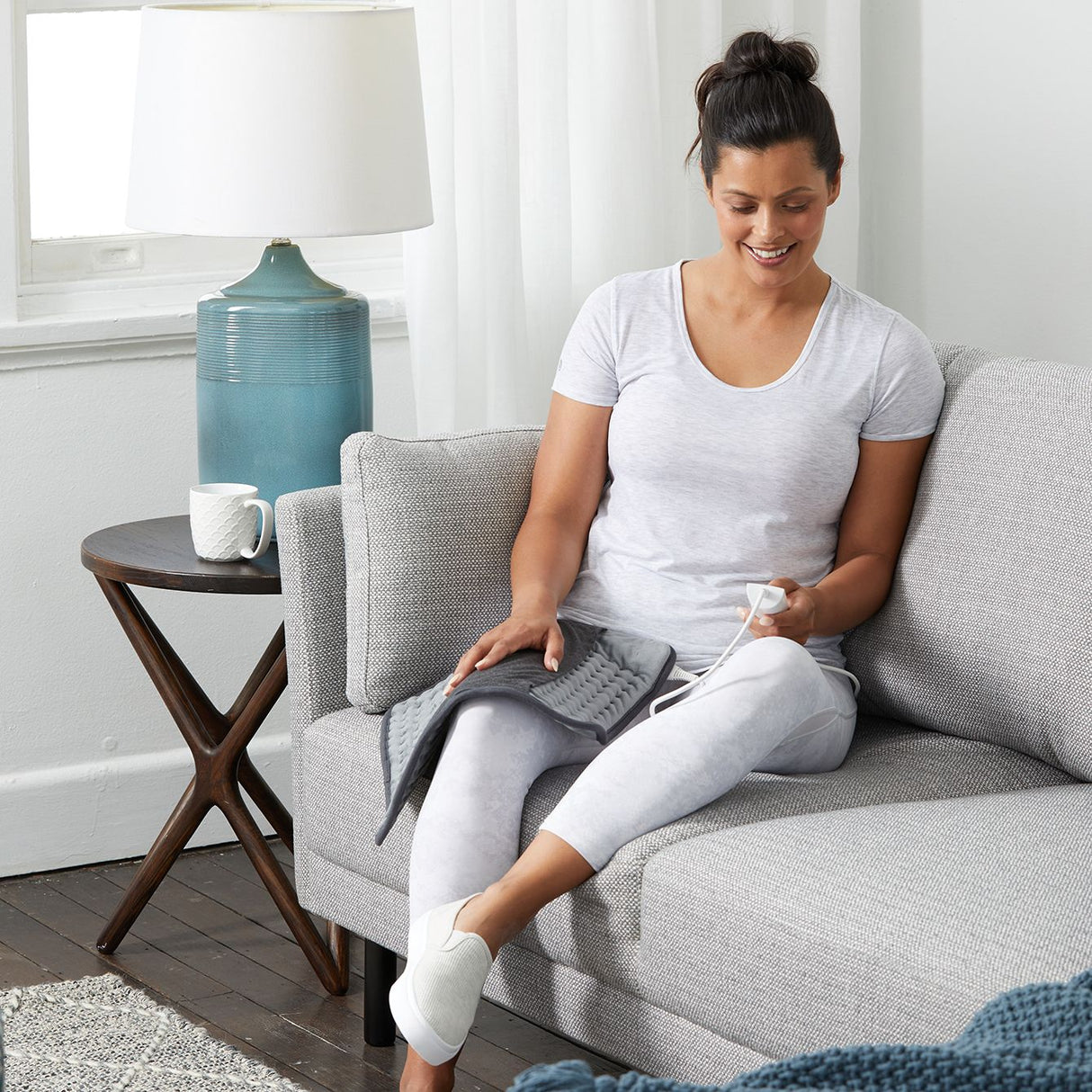 Sunbeam HPM5000 heating pad in grey, providing soothing warmth for muscle relief with a digital controller and 5 heat settings.