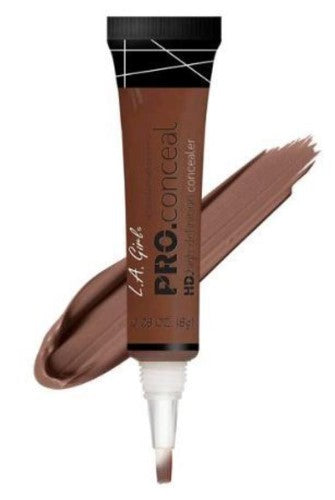 LA Girl Pro Concealer in Mahogany offers lightweight, opaque coverage for flawless skin, ideal for deeper skin tones.