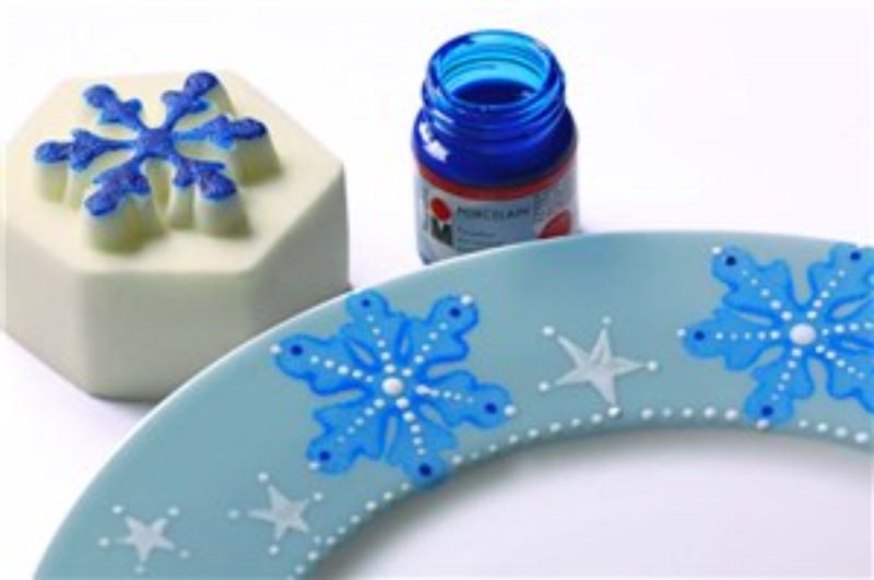 Marabu PORCELAIN 15ml 555 GLITTER BLUE adds a sparkling blue finish for creative porcelain projects, easy to use and dishwasher-safe.