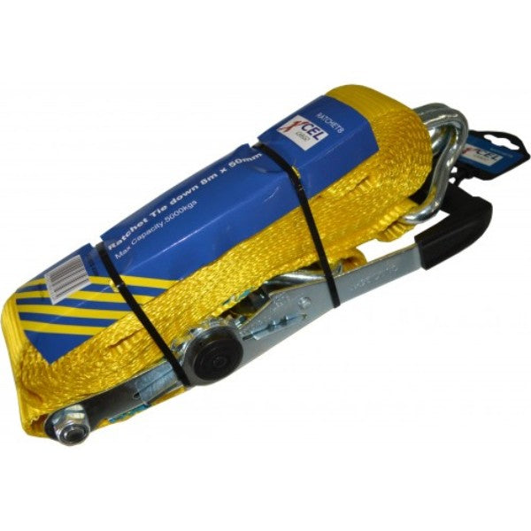 Heavy-duty ratchet tie-down strap with 2500kg capacity for secure cargo management in various transport situations.