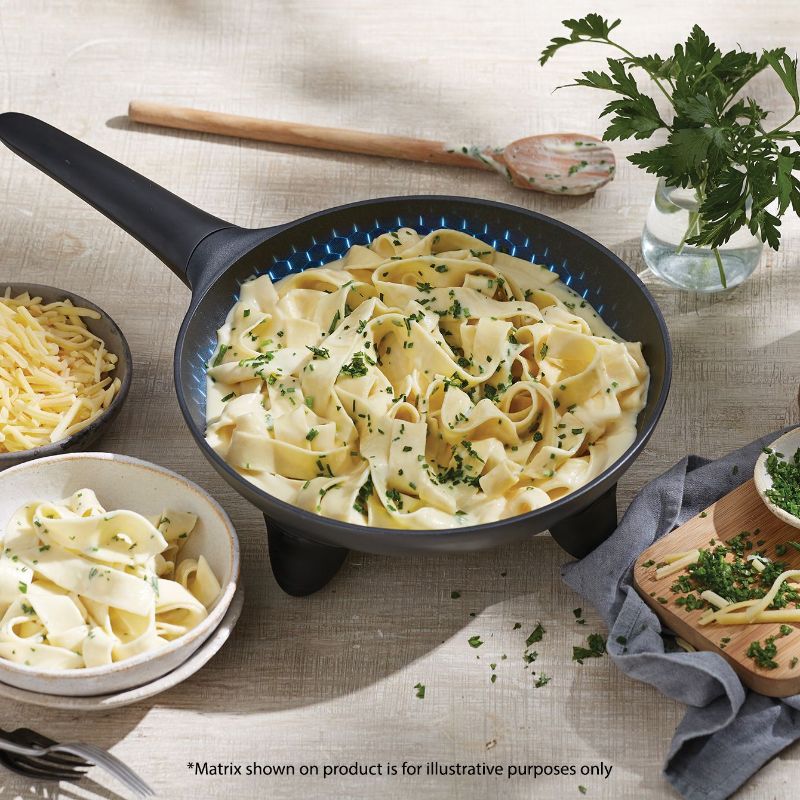 DiamondForce™ 25cm Skillet featuring a diamond-infused non-stick coating for durability and versatile cooking options.