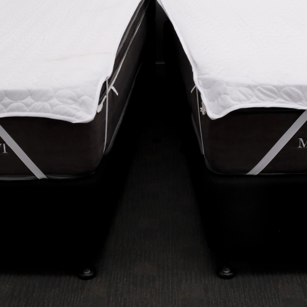 Quilted Mattress Protector - DreamGreen Corner Strap Split & Zip (Super King)