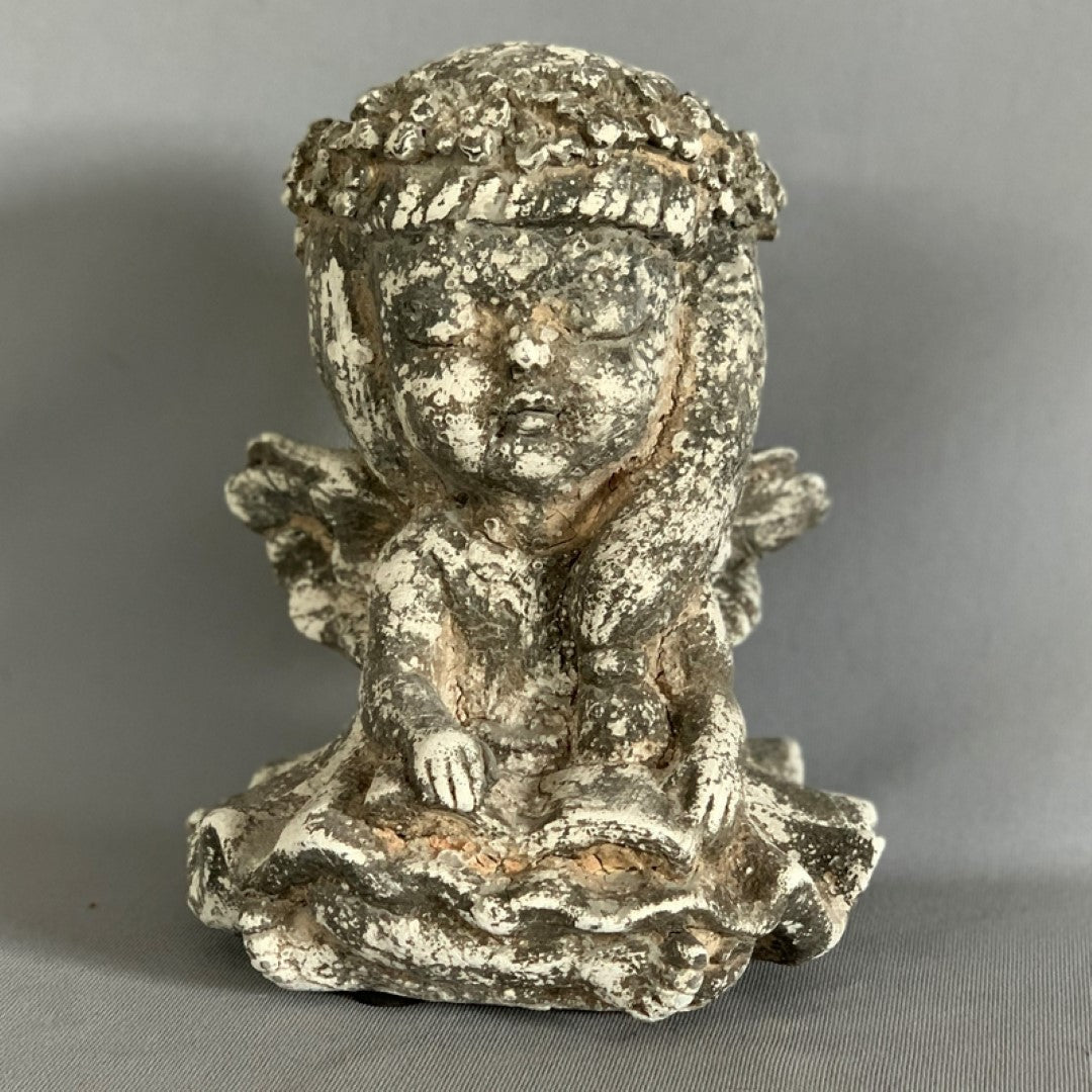 Ornament - Resting Cherub (15 x 19cm)