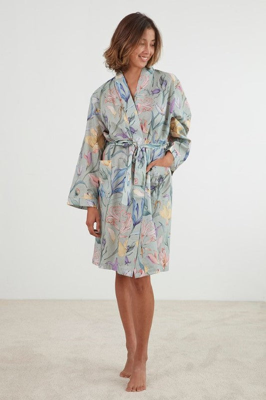 Botanical green kimono robe made of breathable cotton with pockets and waist tie, ethically made in Turkey.
