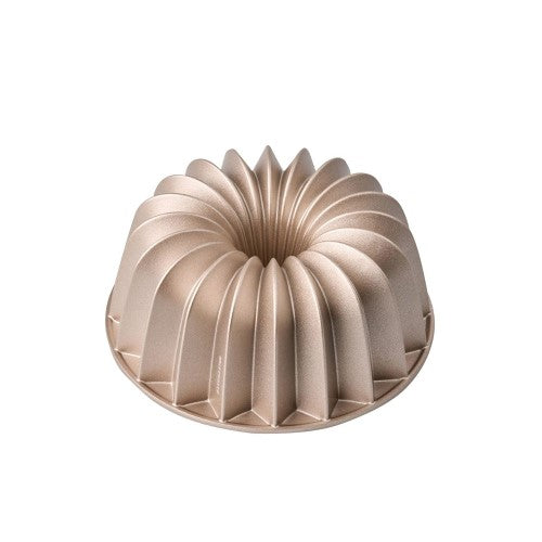 French Wreath Fluted Cake Pan - BAKEMASTER