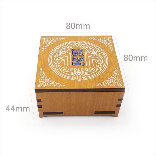 Elegant square trinket box with NZ paua inlay, perfect for storing keepsakes and enhancing home decor.