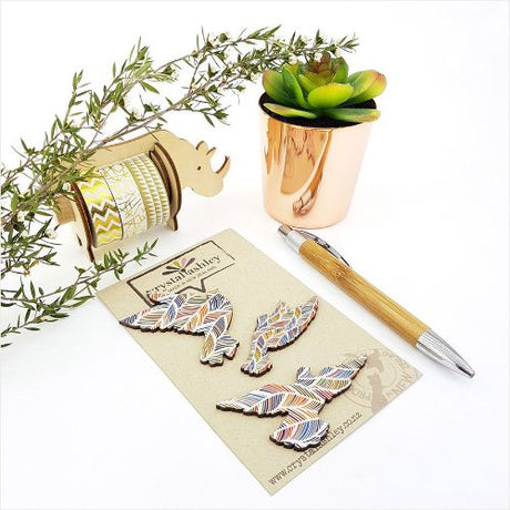 Elegant wall art set featuring doves and a delicate feather pattern, perfect for enhancing any living space.