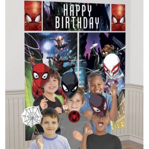 Spiderman Webbed Scene Setter Kit with 17 pieces includes vibrant decorations and photo props for superhero-themed parties.