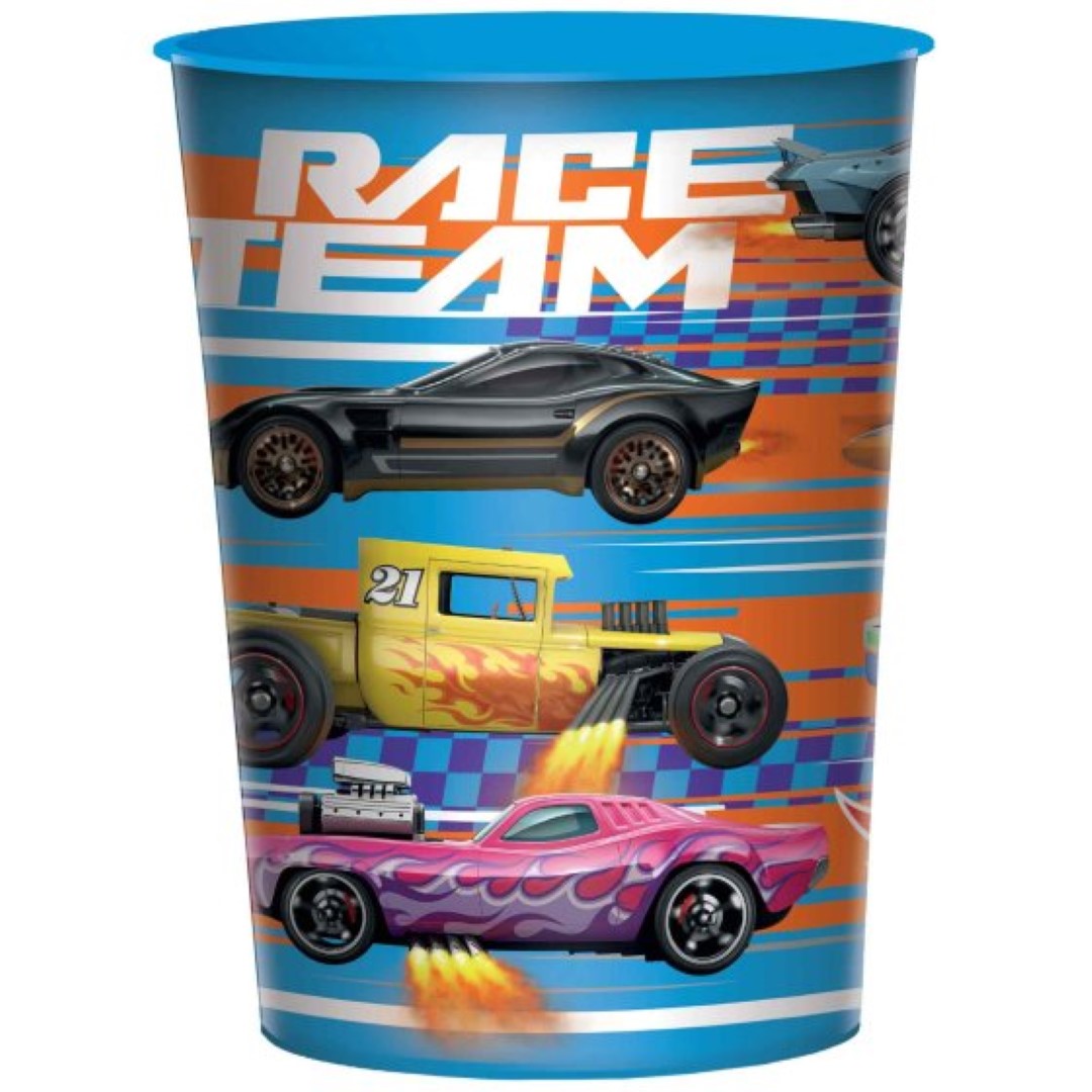 Vibrant Hot Wheels 473ml plastic favor cup featuring iconic designs, perfect for parties and young race car fans.
