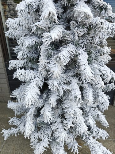 Artificial Snow Drooping Pine Christmas Tree With 900 warm Lights (10')