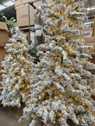 Artificial Snow Drooping Pine Christmas Tree With 900 warm Lights (10')