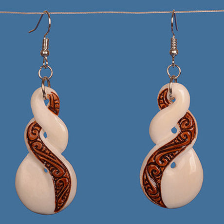 Bone Double Twist Earrings showcase Maori craftsmanship, stained beef-bone design, perfect for daily wear or special occasions.