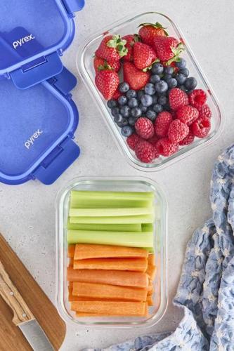 Pyrex Lock N Store Rectangle Container with Blue Lid 640ml