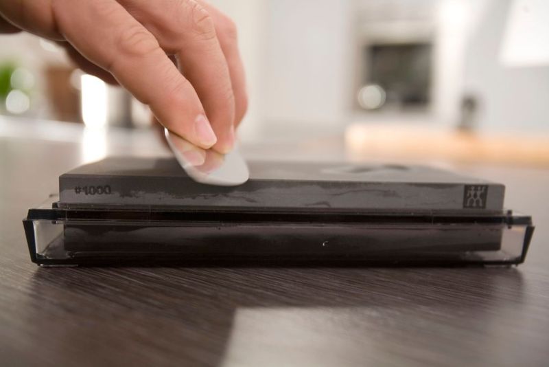 Twin-Sharpening-Stone-Zwilling