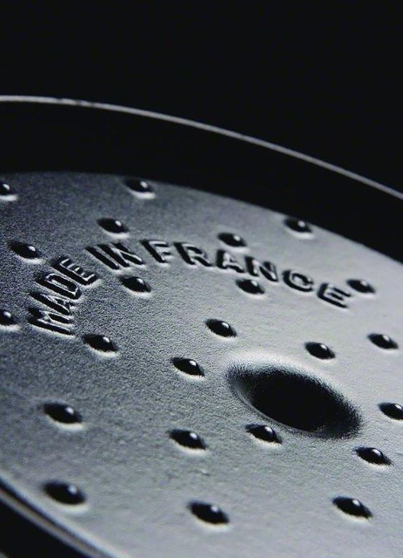 Round-Cocotte-Staub-Cherry-Red-26cm52L