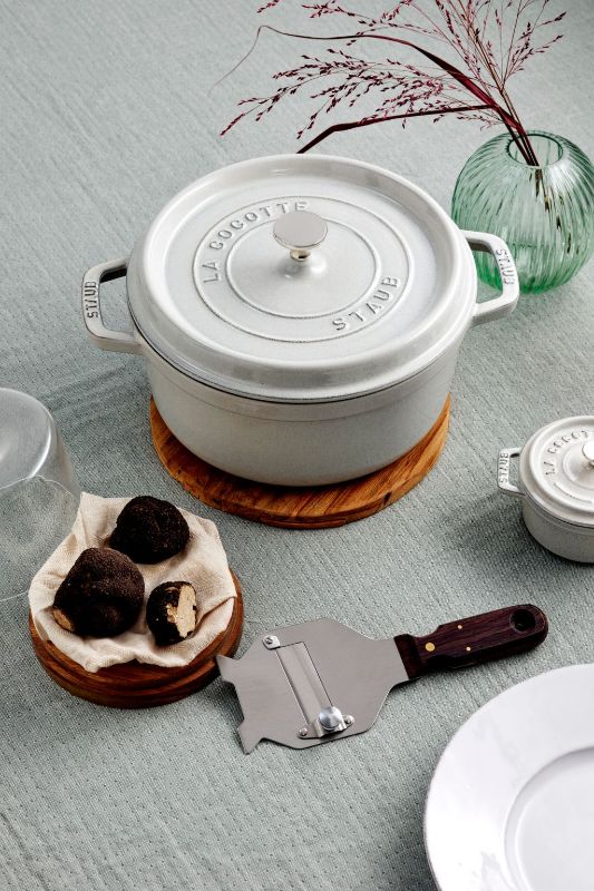 Round-Cocotte-Staub-White-Truffle-28cm67L