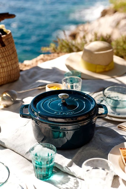 Round-Cocotte-Staub-La-Mer-Sea-Blue-20cm