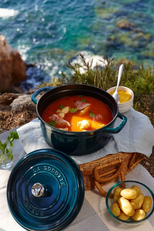 Round-Cocotte-Staub-La-Mer-Sea-Blue-20cm