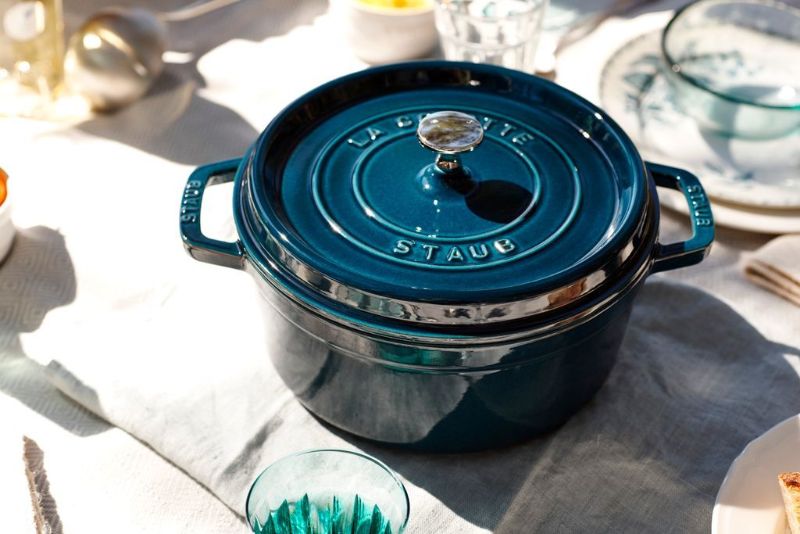 Round-Cocotte-Staub-La-Mer-Sea-Blue-20cm