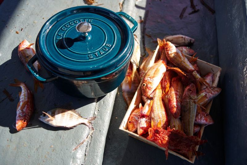 Round-Cocotte-Staub-La-Mer-Sea-Blue-24cm