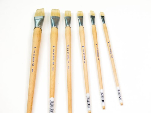 DASS150 Hog Bristle Flat #0 Artist Brush for precise paint application and blending, ideal for detail work and textures.