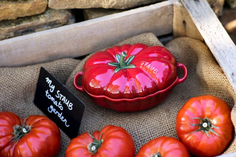 Tomato-Cocotte-Staub-Ceramic-05L