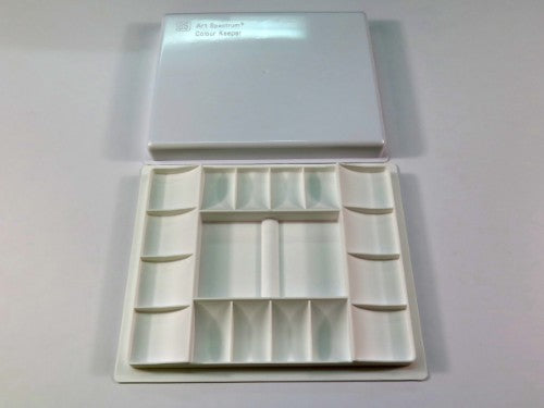 Robust plastic palette with 16 wells and two mixing areas for watercolour and acrylic painting.