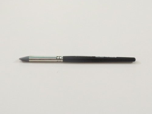 Das Small Blender Flat Chisel brush with rubber tip for precise blending and painting in watercolor, acrylic, and oil.