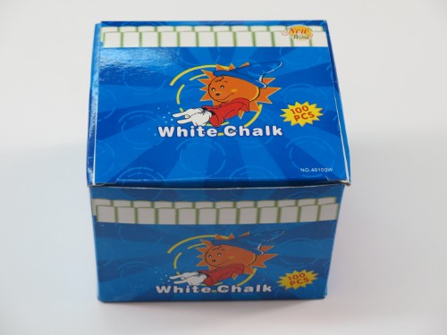 100 pieces of high-quality white chalk for artists, ideal for creative projects on blackboards and paper.