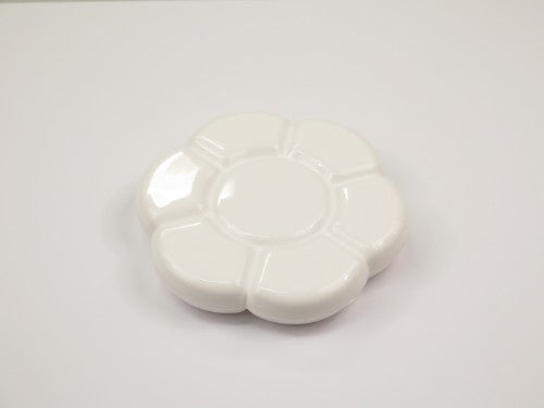 Ym-J 7-Hole Double Sided Plastic Palette with 14 wells for efficient mixing of watercolors and acrylics, perfect for artists.