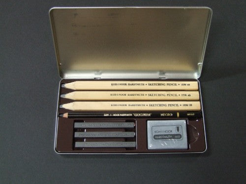 8892 Gioconda Sketching Set featuring high-quality pencils, graphite sticks, and erasers for artists and students.