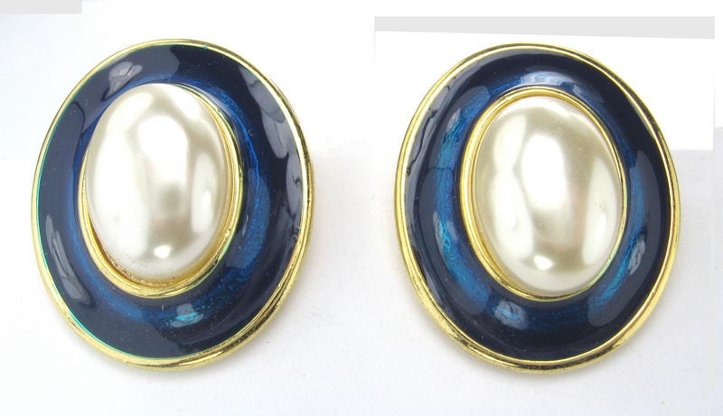Earrings Cream Pearlarl with Blue Enamel
