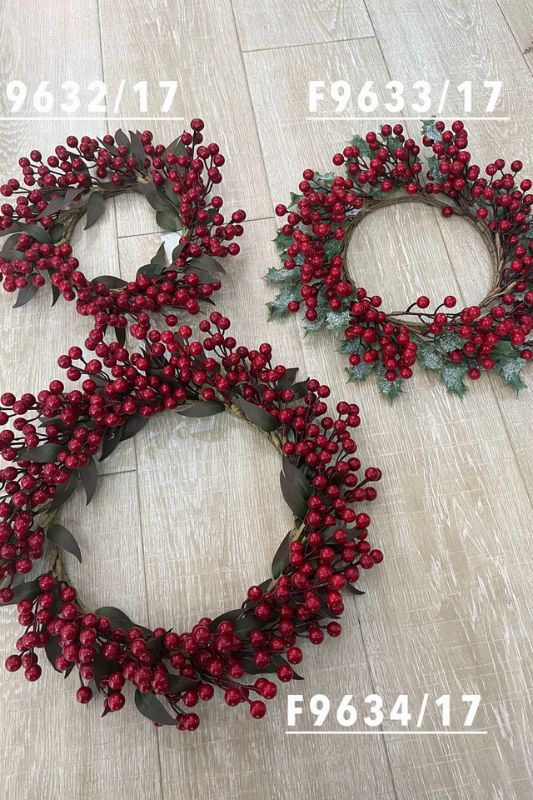 Artificial Gloss Berry Wreath - Red