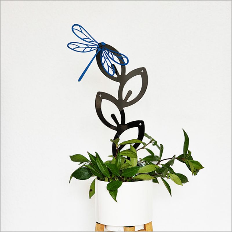 30cm freestanding plant trellis with leaf design and adjustable dragonfly, perfect for supporting vining plants and enhancing decor.