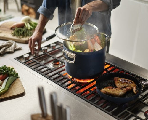 Space 25cm/8.5qt Non-Stick Induction Stock Pot & Lid - Joseph Joseph