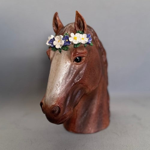 Ornament - Horse With Laurel (14 x 17cm)