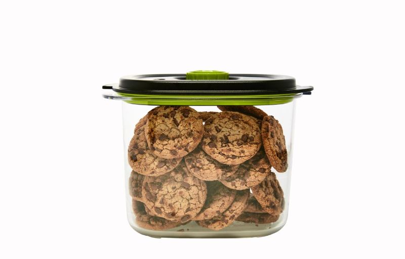 8-cup vacuum container by Sunbeam for preserving and marinating food, BPA-free and compatible with FoodSaver models.