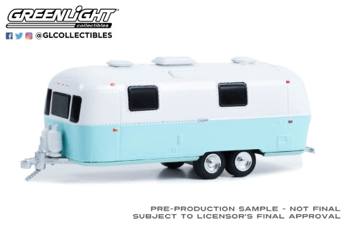 Diecast Model - 1971 Airstream Double-Axle Land Yacht Safari - Scale: 1/64