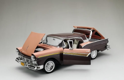 Diecast Model - 1957 Ford Fairlane 500 Skyliner - Scale: 1/18