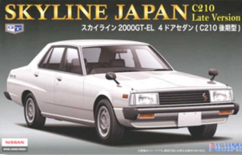 Fujimi 1/24 Skyline 2000 GT-E plastic model kitset featuring detailed parts for assembly, ideal for car enthusiasts and builders.