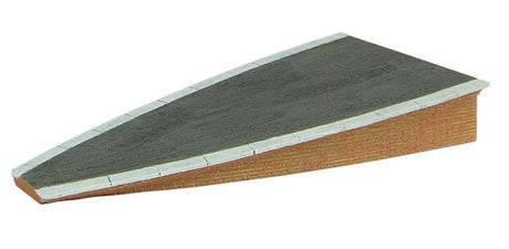Hornby Platform Ramp set of 2, hand-decorated resin ramps, 130x68x19mm, for enhancing model railway stations.