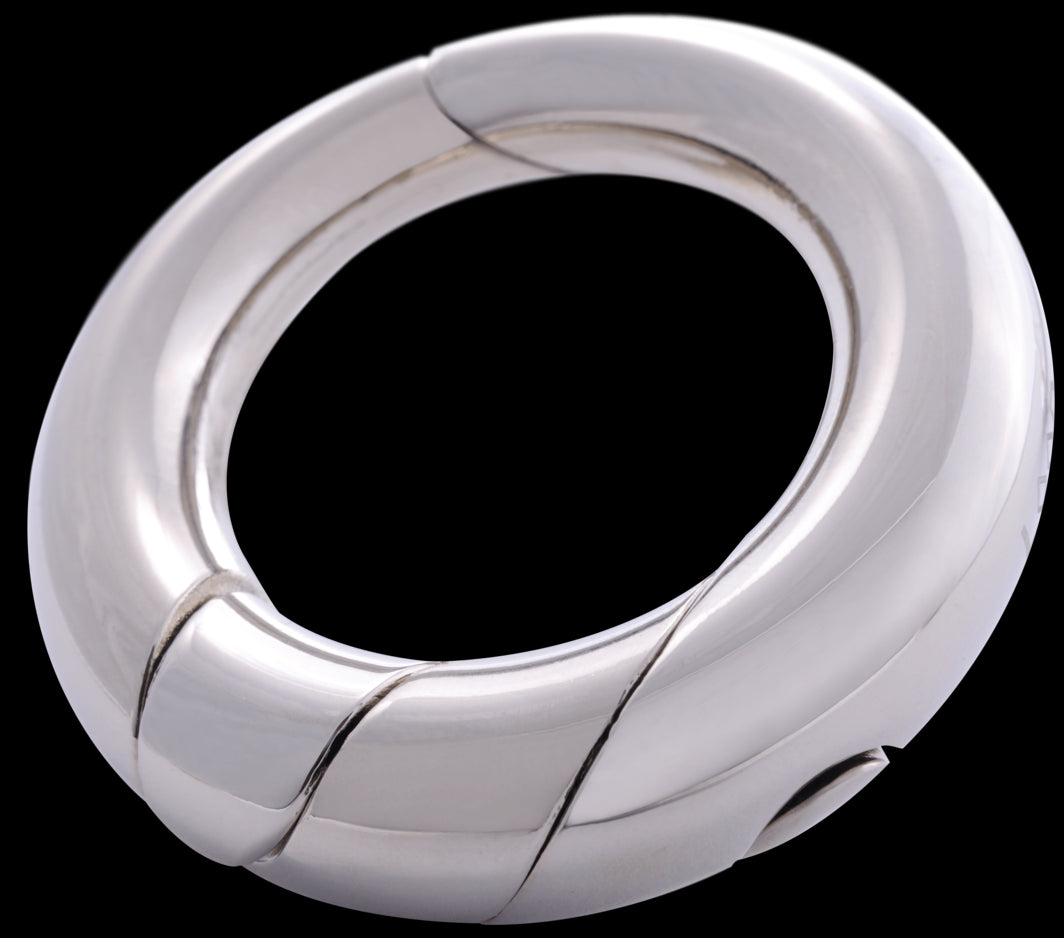 Huzzle Puzzle: Loop (Lv1) - Engaging cast puzzle for ages 8+, promotes critical thinking and problem-solving skills.