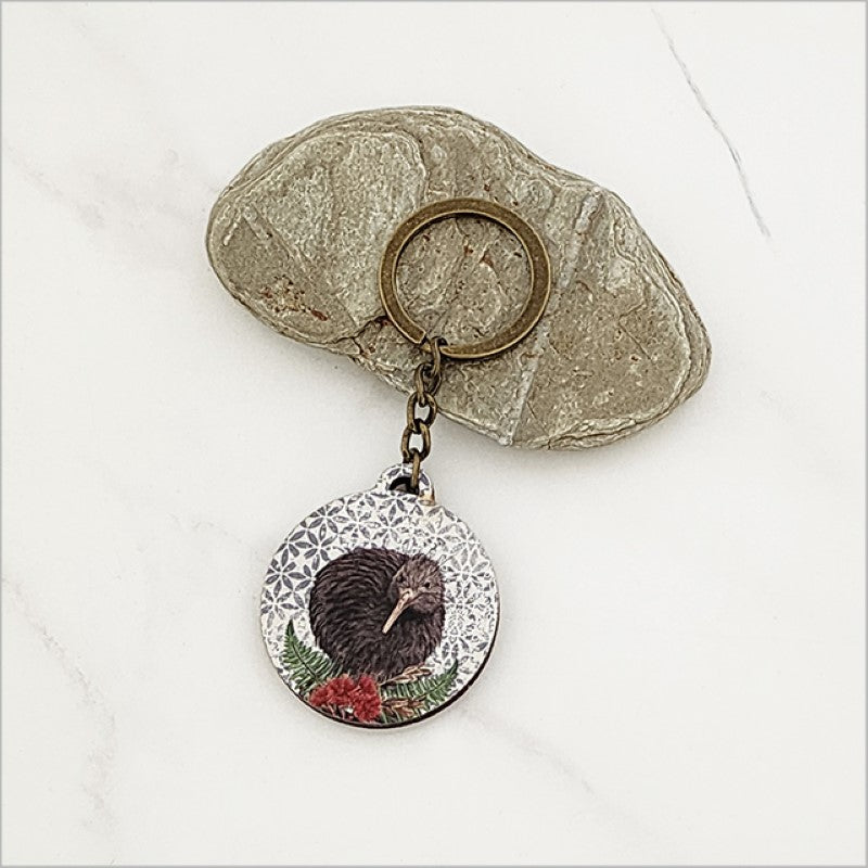 Floral Kiwi printed keychain made of lightweight pine veneer, featuring a charming design perfect for unique accessories.