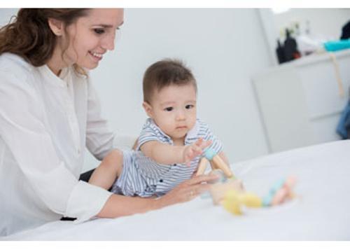 PlanToys - Triangle Clutching Toy Pastels