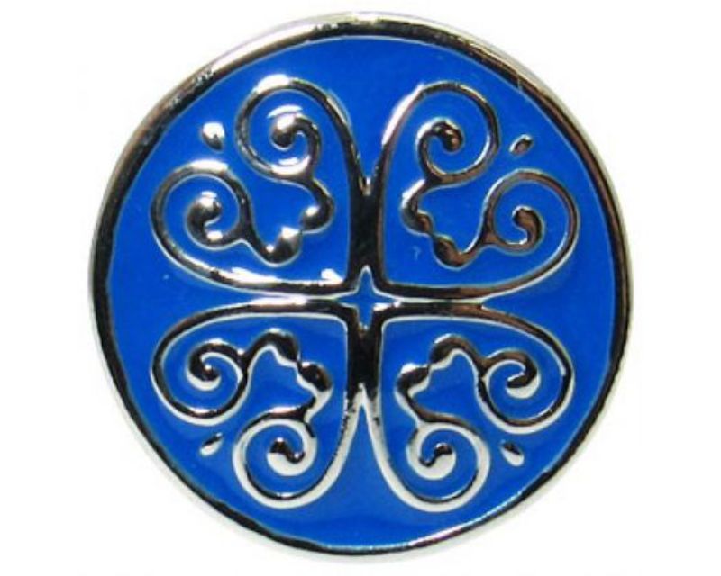 Celtic Heart snap in vibrant blue hues, symbolizing love and elegance for personalized jewelry designs.