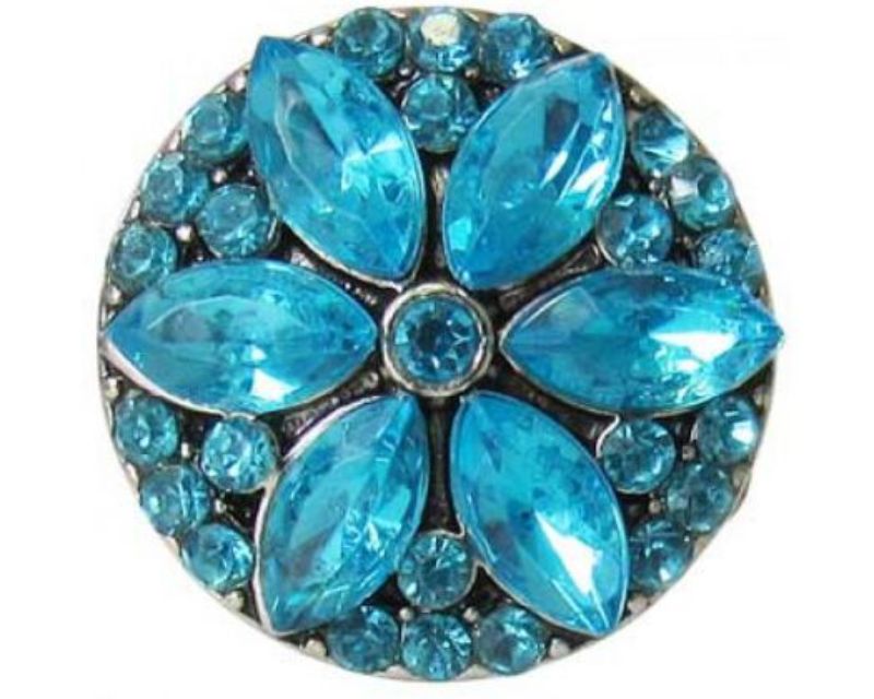 Elegant blue crystal flower snap accessory, perfect for enhancing outfits with shimmering beauty.