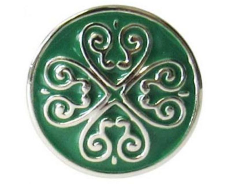 Celtic Hearts Green snap featuring intricate heart motifs and vibrant green hue, perfect for personalized jewelry