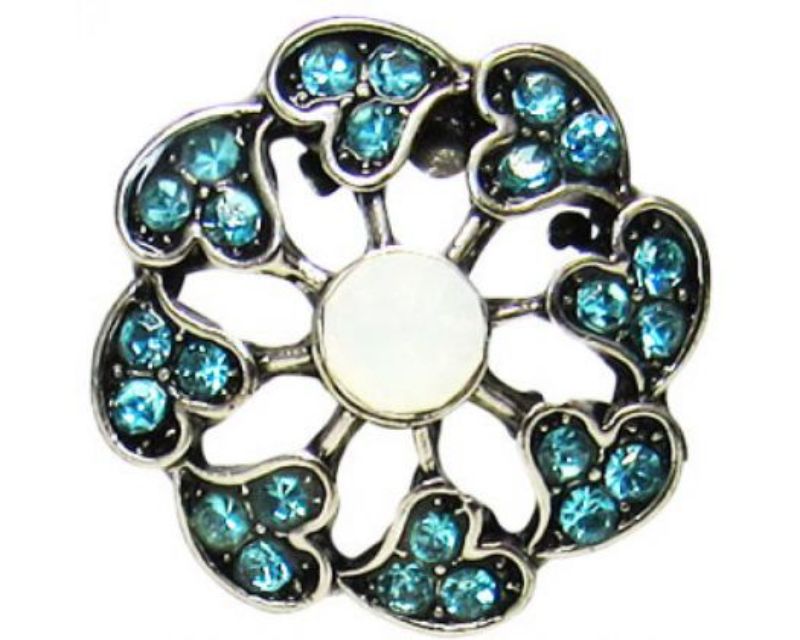 Vibrant blue snap featuring interlinked hearts, perfect for adding elegance and personality to any outfit.
