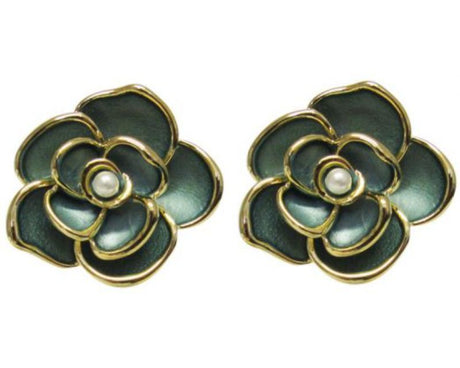 Stunning Jax Rose Earrings with faux pearl in green, perfect for adding elegance to any outfit.