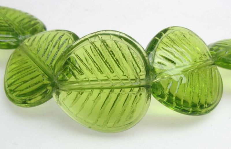 Beads - Glass - 16x16mm 7pcs Leaf - Set of 10 GREEN